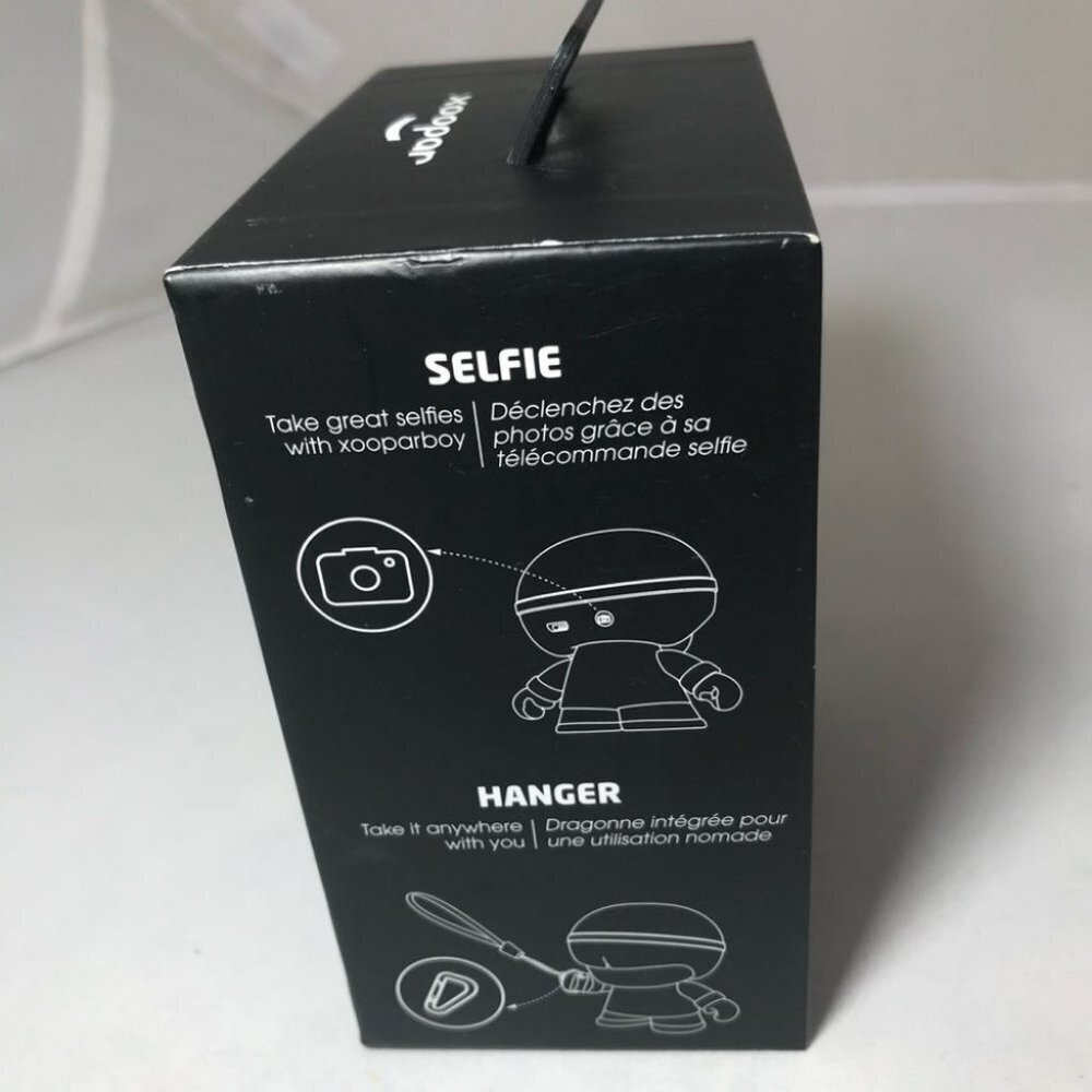 Xoopar Boy Mini Wireless Speaker Lights Up Remote Selfie Taking Gold New in Box - Picture 5 of 7